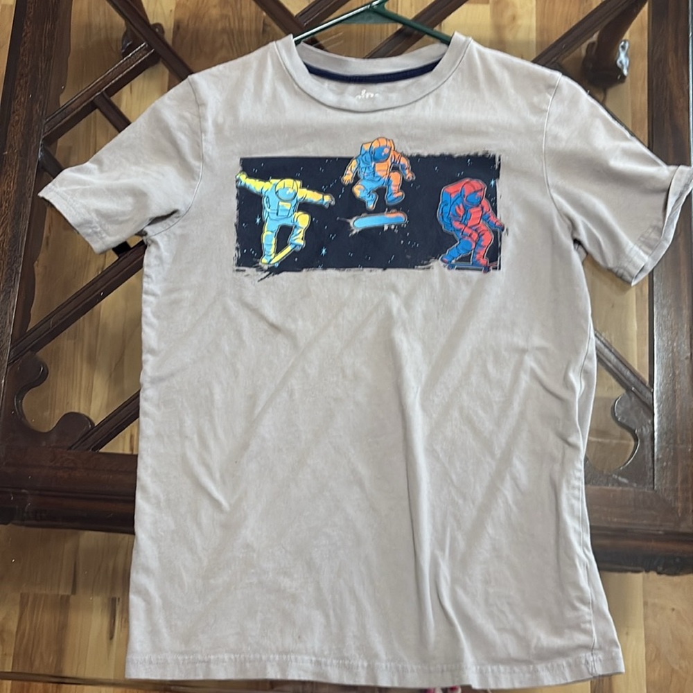 Graphic Tee with astronaut Design